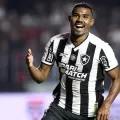 Botafogo Recusa Nova Proposta do Brighton por Cuiabano e Segue Negociando com o Nottingham