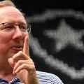 John Textor vence disputa judicial no Reino Unido e mantém controle da Eagle Football e do Botafogo
