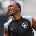 Empresa cobra R$ 5,4 milhões do Botafogo por intermediação na venda de Jeffinho ao Lyon