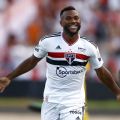 Botafogo negocia contratação de Luan, volante do São Paulo, por empréstimo de um ano