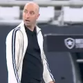 Mesmo com derrota, Bellão ganha força e pode comandar Botafogo contra o Flamengo